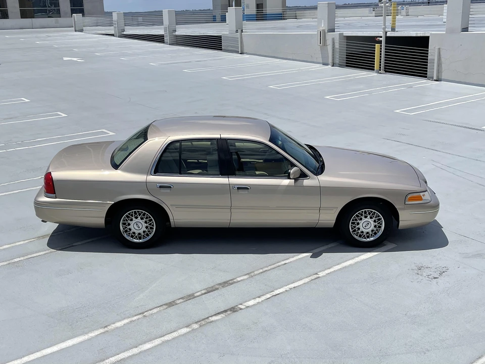 1998 Ford Crown Victoria - Image 14 of 31