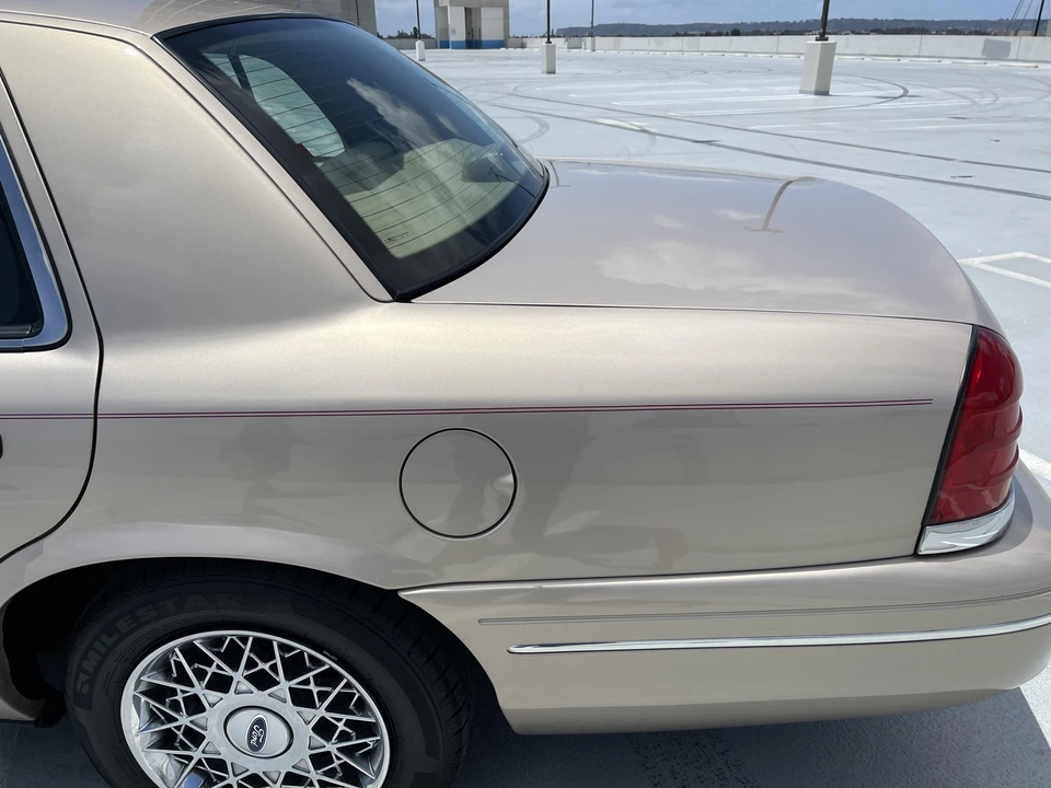 1998 Ford Crown Victoria - Image 22 of 31