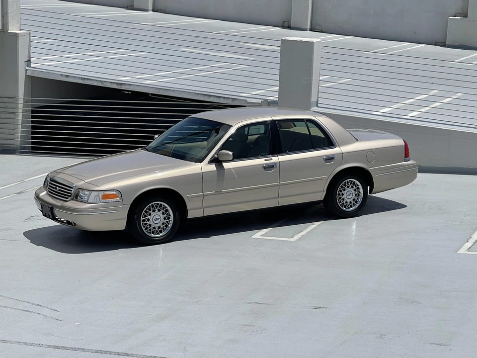 1998 Ford Crown Victoria - Image 9 of 31