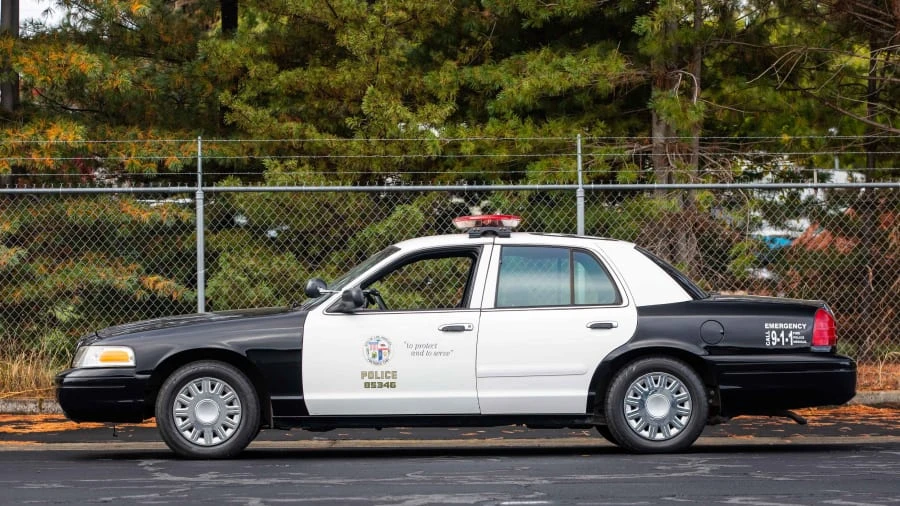 1998 Ford Crown Victoria - Image 2 of 12