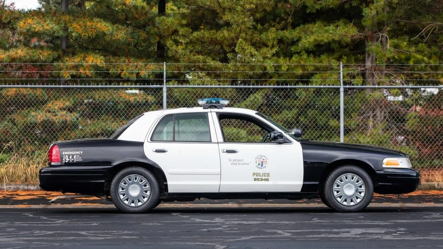 1998 Ford Crown Victoria - Image 8 of 12