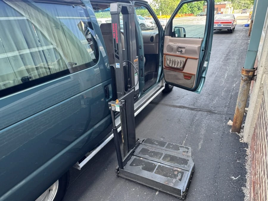 1998 Ford Econoline Van - Image 7 of 9