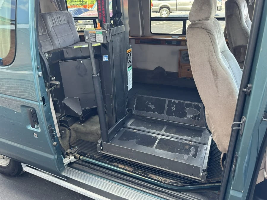 1998 Ford Econoline Van - Image 8 of 9