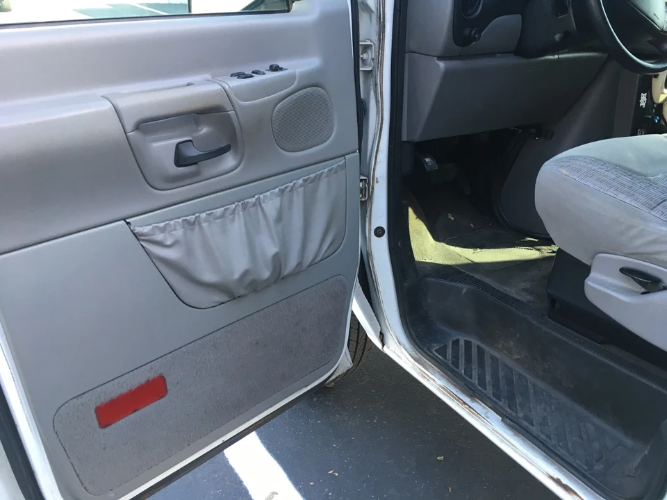 1998 Ford Econoline Van - Image 20 of 21