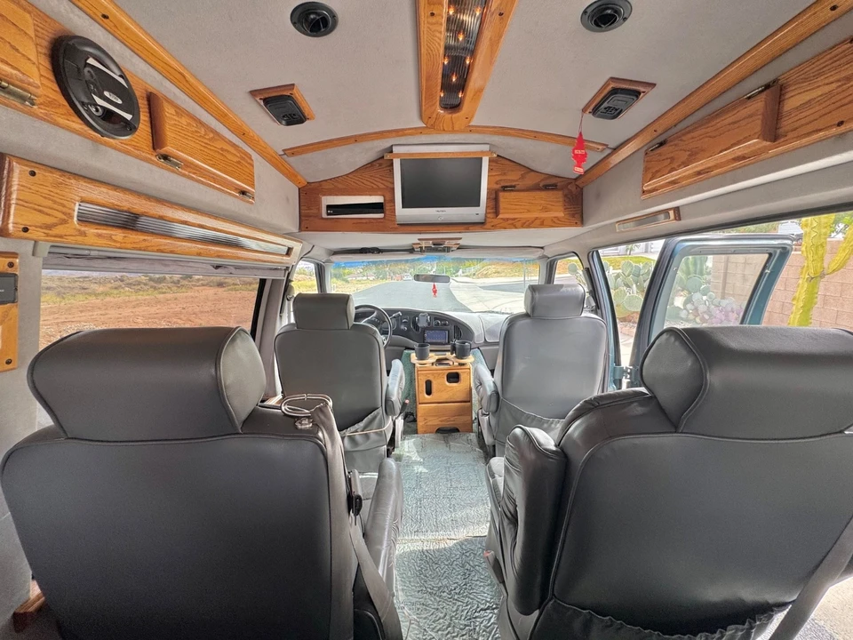 1998 Ford Econoline Van - Image 9 of 18