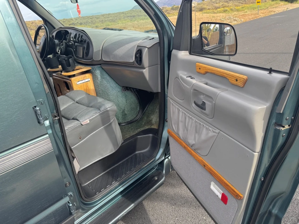 1998 Ford Econoline Van - Image 13 of 18
