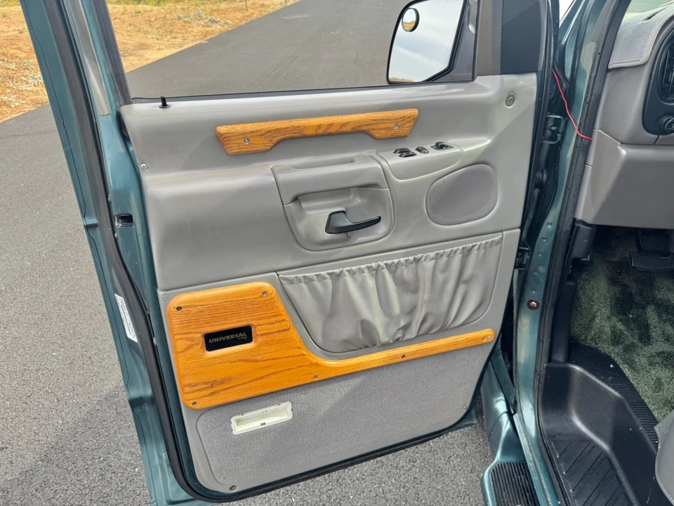 1998 Ford Econoline Van - Image 12 of 18