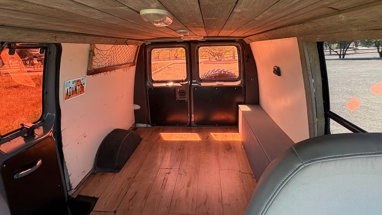 1998 Ford Econoline Van - Image 12 of 21