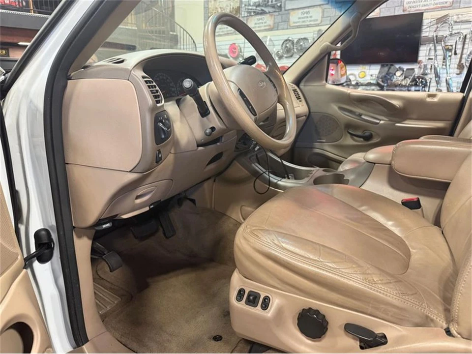 1998 Ford Expedition 1st Gen - Image 2 of 31