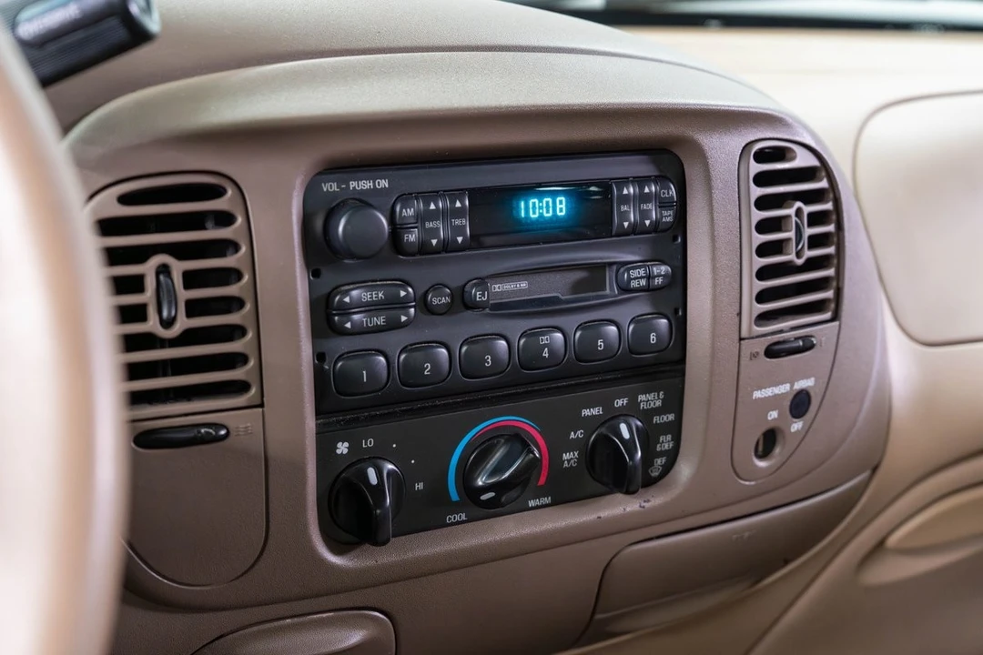1998 Ford - Image 16 of 31