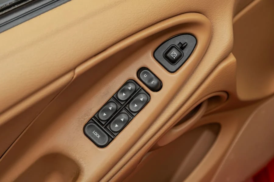 1998 Ford SN95 Mustang - Image 28 of 31