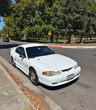 1998 Ford Mustang V6 Coupe