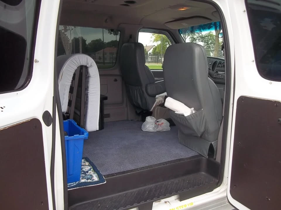1998 Ford Econoline Van - Image 9 of 13