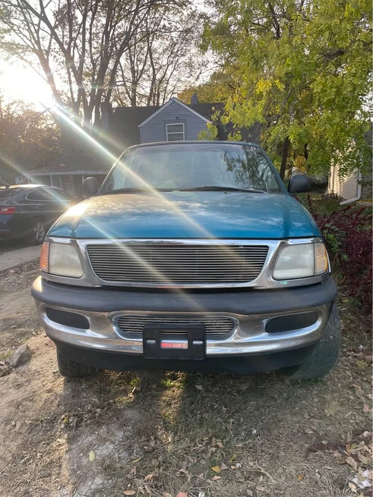 1998 Ford Econoline Van - Image 2 of 5