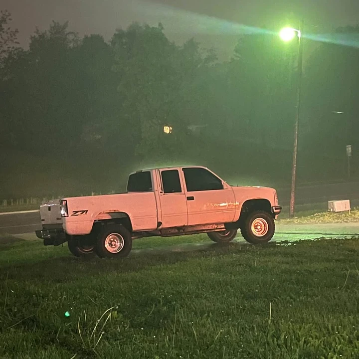 1998 GMC C/K - Image 2 of 13