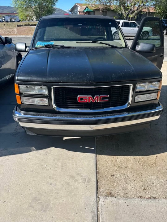 1998 GMC C/K - Image 4 of 9