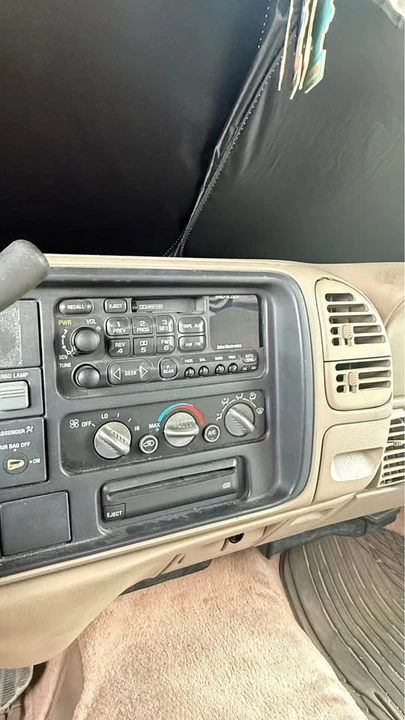 1998 GMC C/K - Image 10 of 16