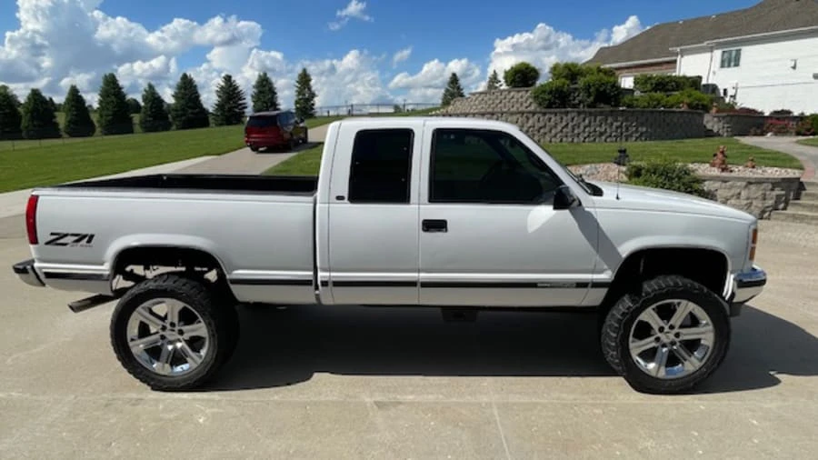 1998 GMC Sierra 1st Gen - Image 2 of 15