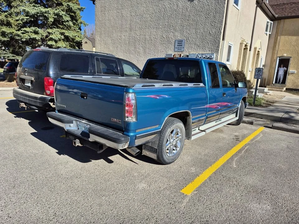 1998 GMC C/K - Image 3 of 11