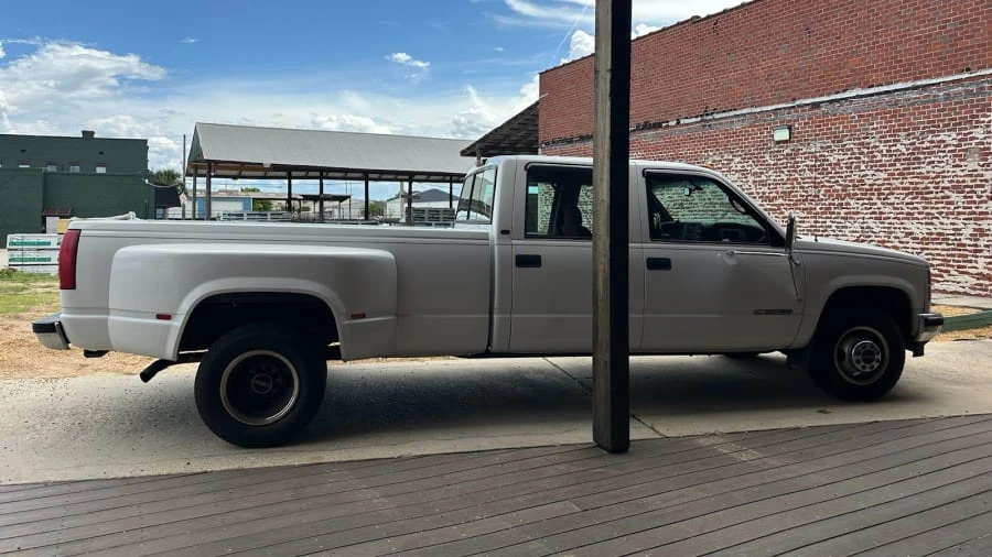 1998 GMC Sierra 1st Gen - Image 2 of 10