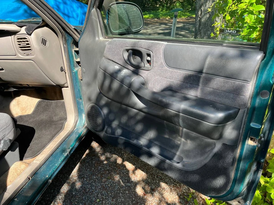 1998 GMC S-15 Jimmy 2nd Gen - Image 18 of 21