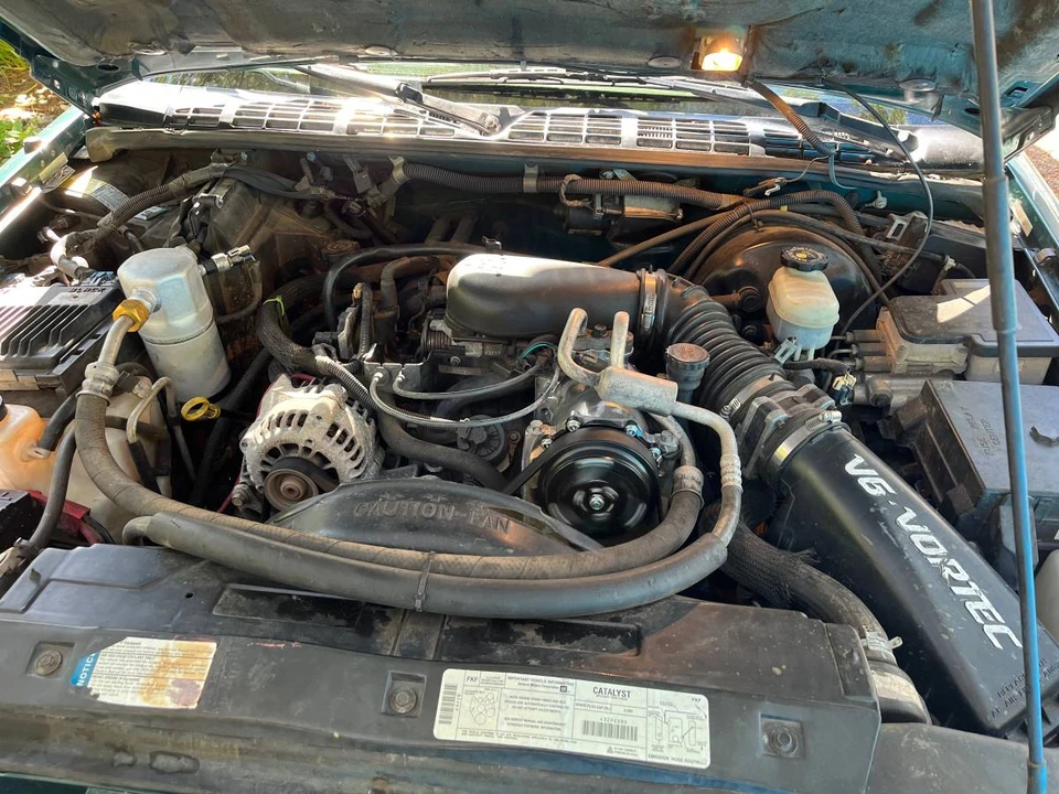 1998 GMC S-15 Jimmy 2nd Gen - Image 19 of 21