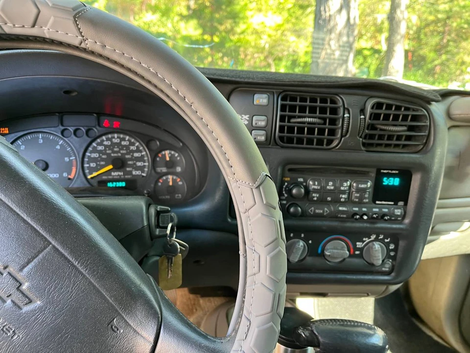 1998 GMC S-15 Jimmy 2nd Gen - Image 12 of 21