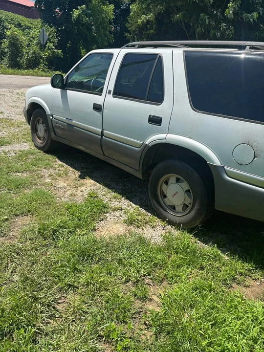 1998 GMC S-15 Jimmy 2nd Gen - Image 2 of 2