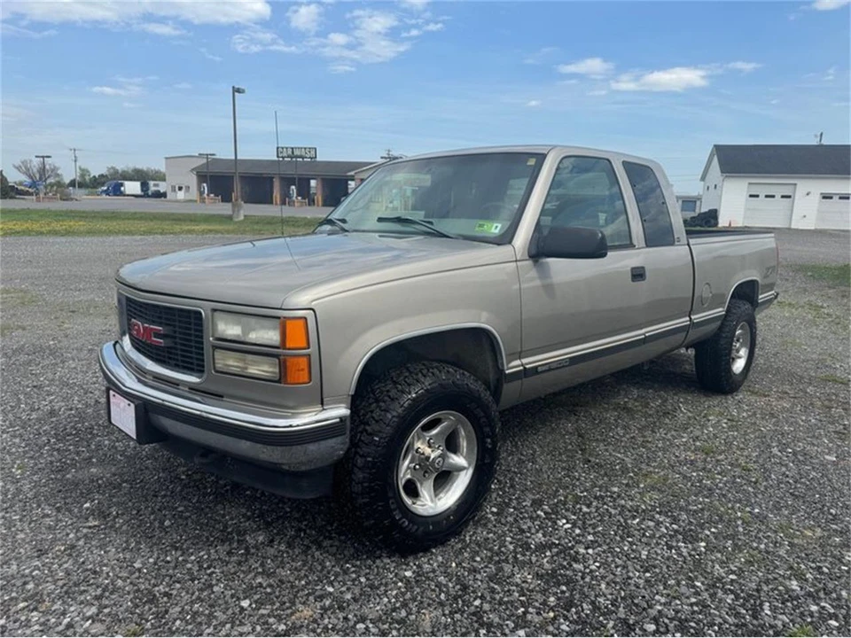 1998 GMC Sierra 1st Gen - Image 2 of 10
