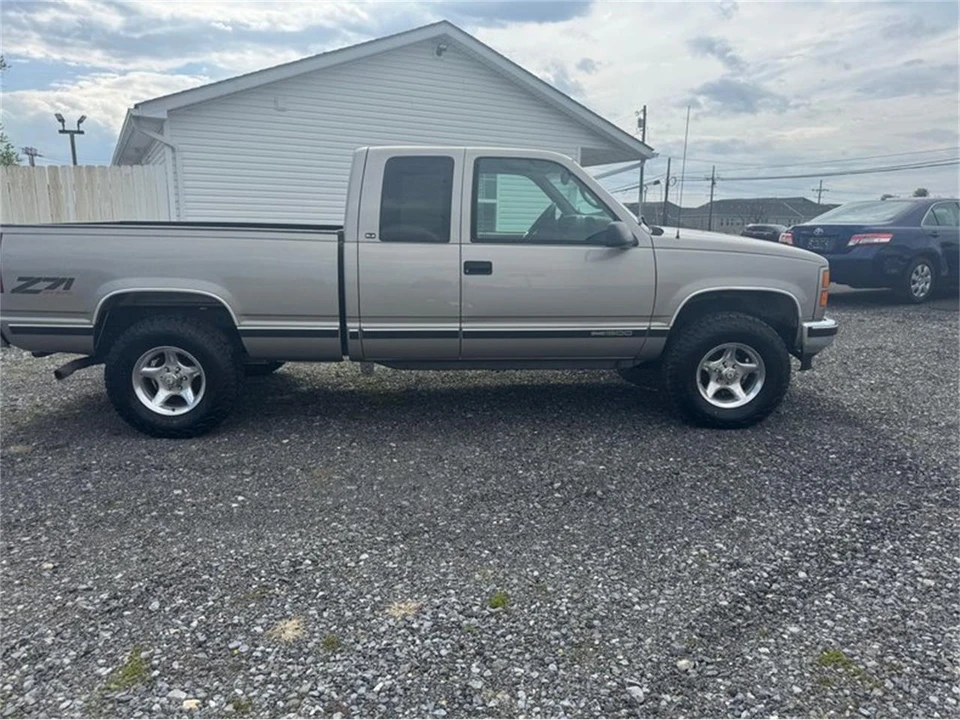1998 GMC Sierra 1st Gen - Image 4 of 10