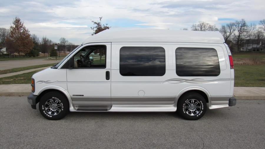 1998 GMC Savana - Image 2 of 9