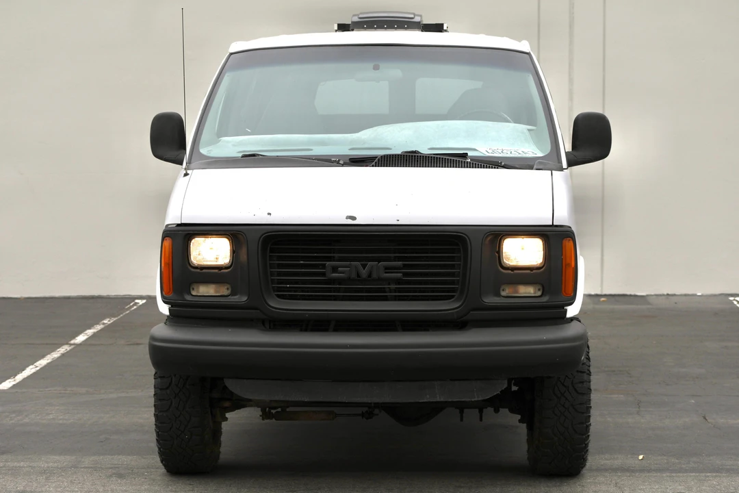1998 GMC Savana - Image 2 of 29