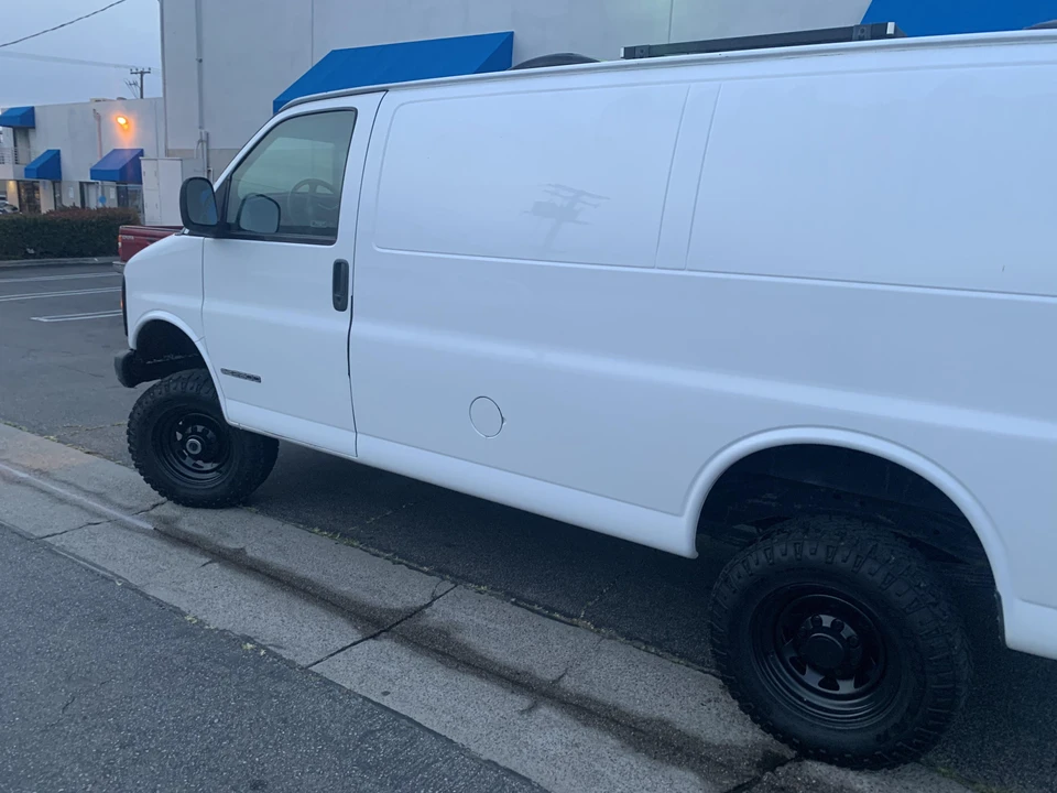 1998 GMC Savana - Image 25 of 29