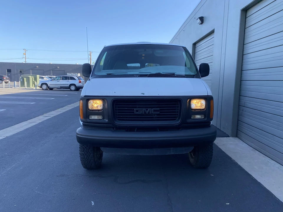 1998 GMC Savana - Image 13 of 29