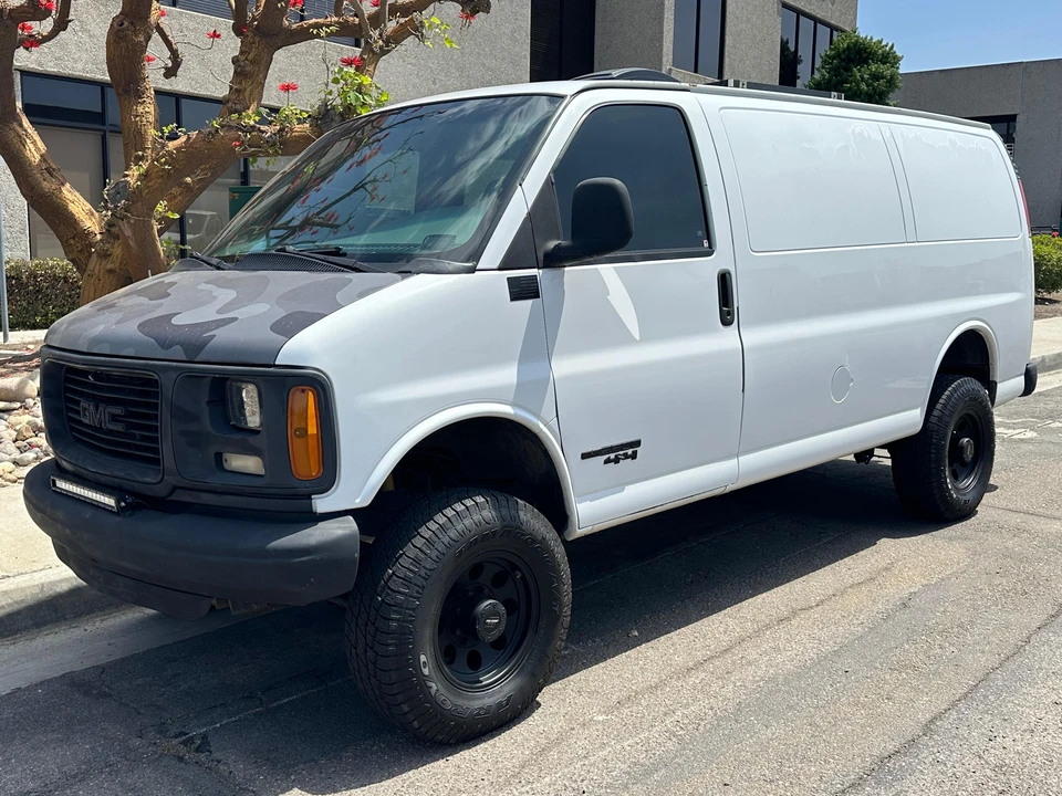 1998 GMC Savana - Image 11 of 31