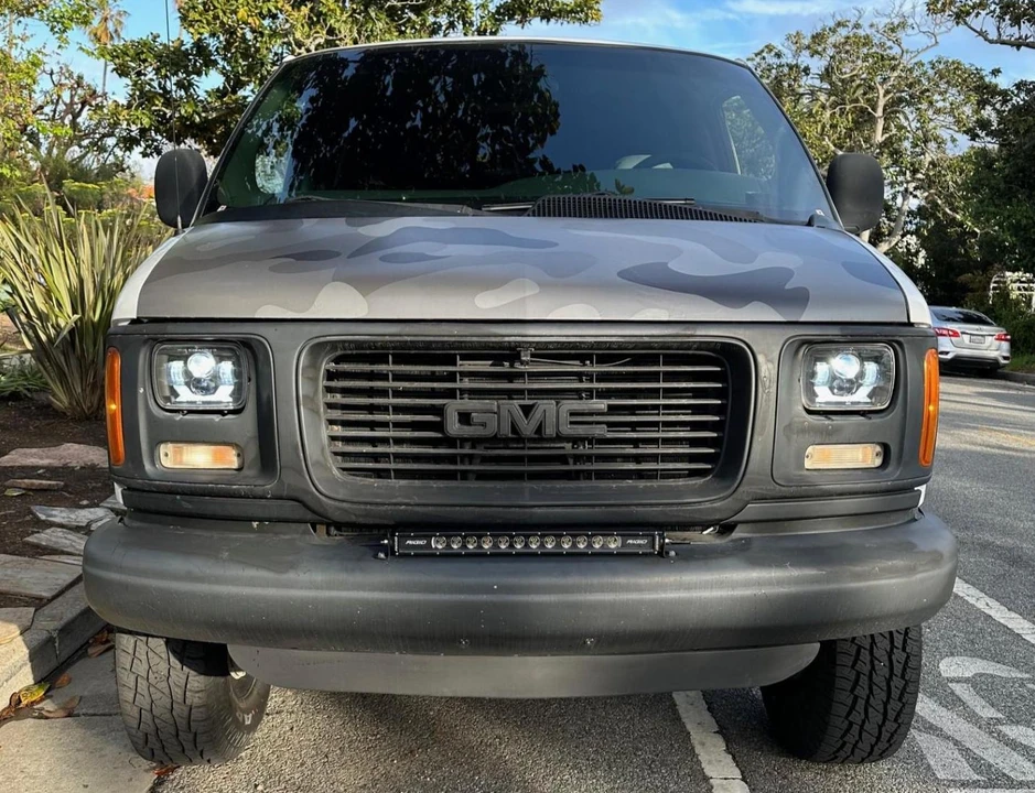 1998 GMC Savana - Image 7 of 31