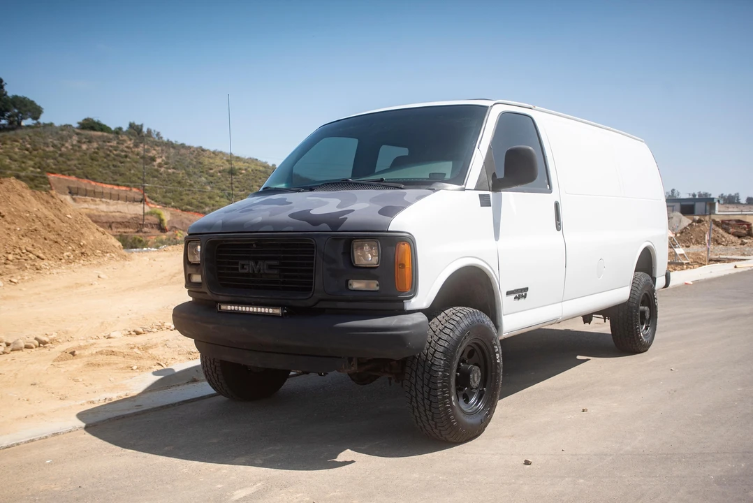 1998 GMC Savana - Image 9 of 31