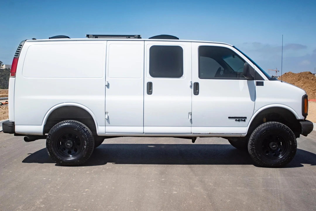 1998 GMC Savana - Image 3 of 31