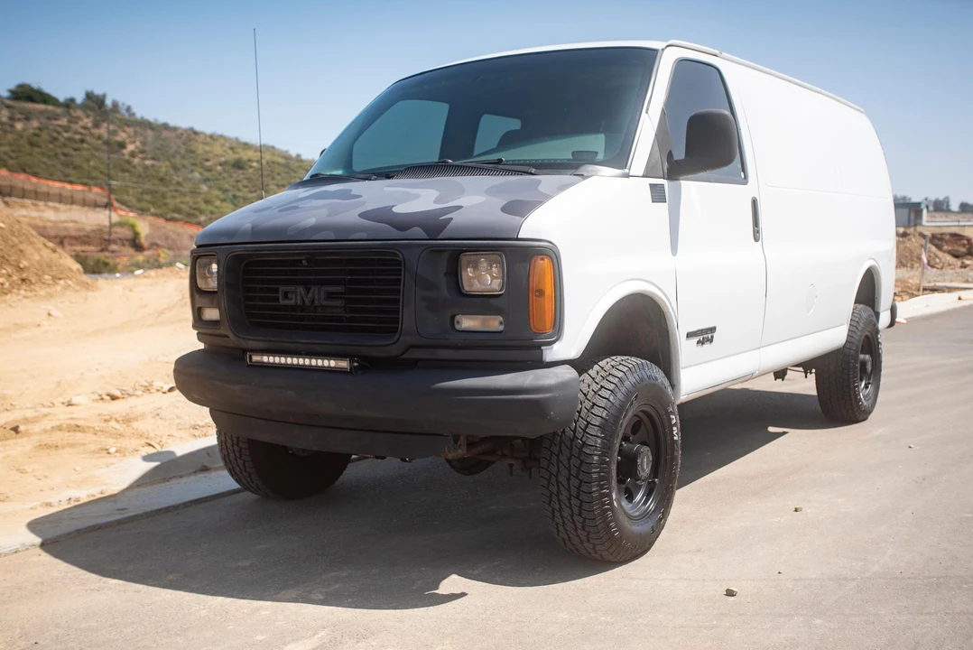 1998 GMC Savana - Image 10 of 31