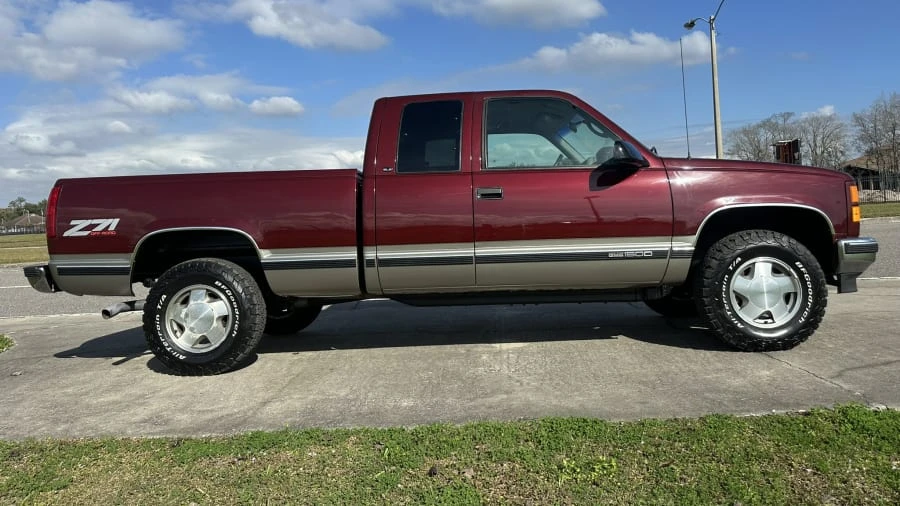 1998 GMC Sierra 1st Gen - Image 2 of 22