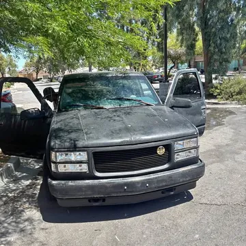1998 GMC Sierra 1500 Regular Cab Pickup 2D 6 1/2 ft