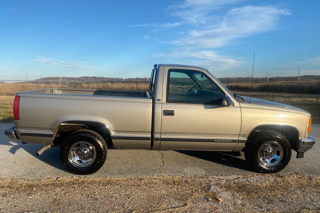 1998 GMC Sierra 1st Gen - Image 3 of 31