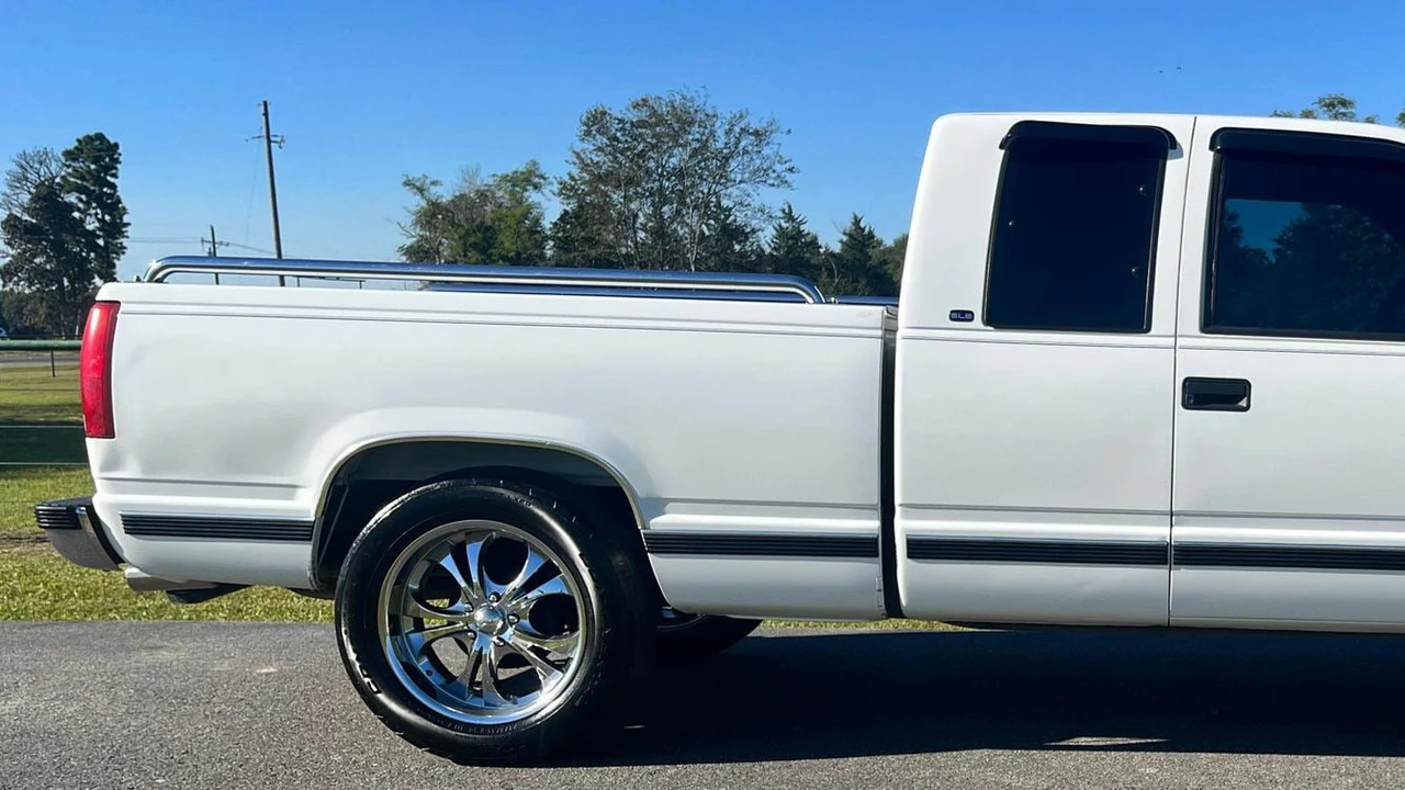 1998 GMC Sierra 1st Gen - Image 10 of 15
