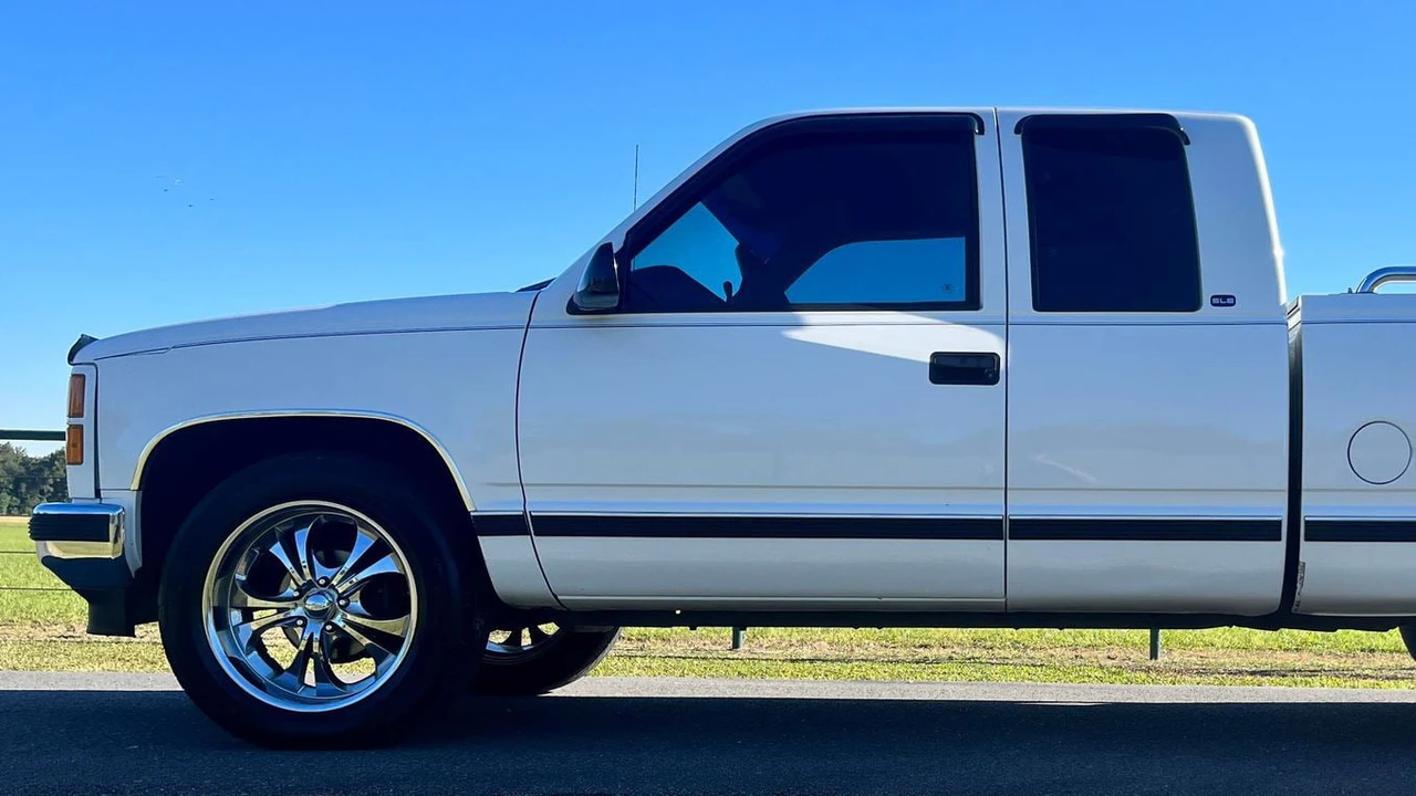 1998 GMC Sierra 1st Gen - Image 11 of 15
