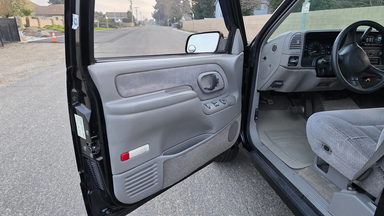 1998 GMC Sierra 1st Gen - Image 11 of 17