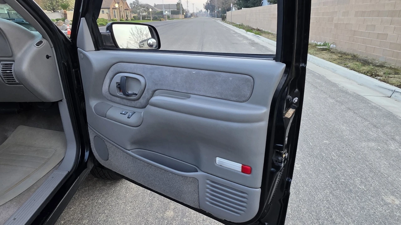 1998 GMC Sierra 1st Gen - Image 14 of 17