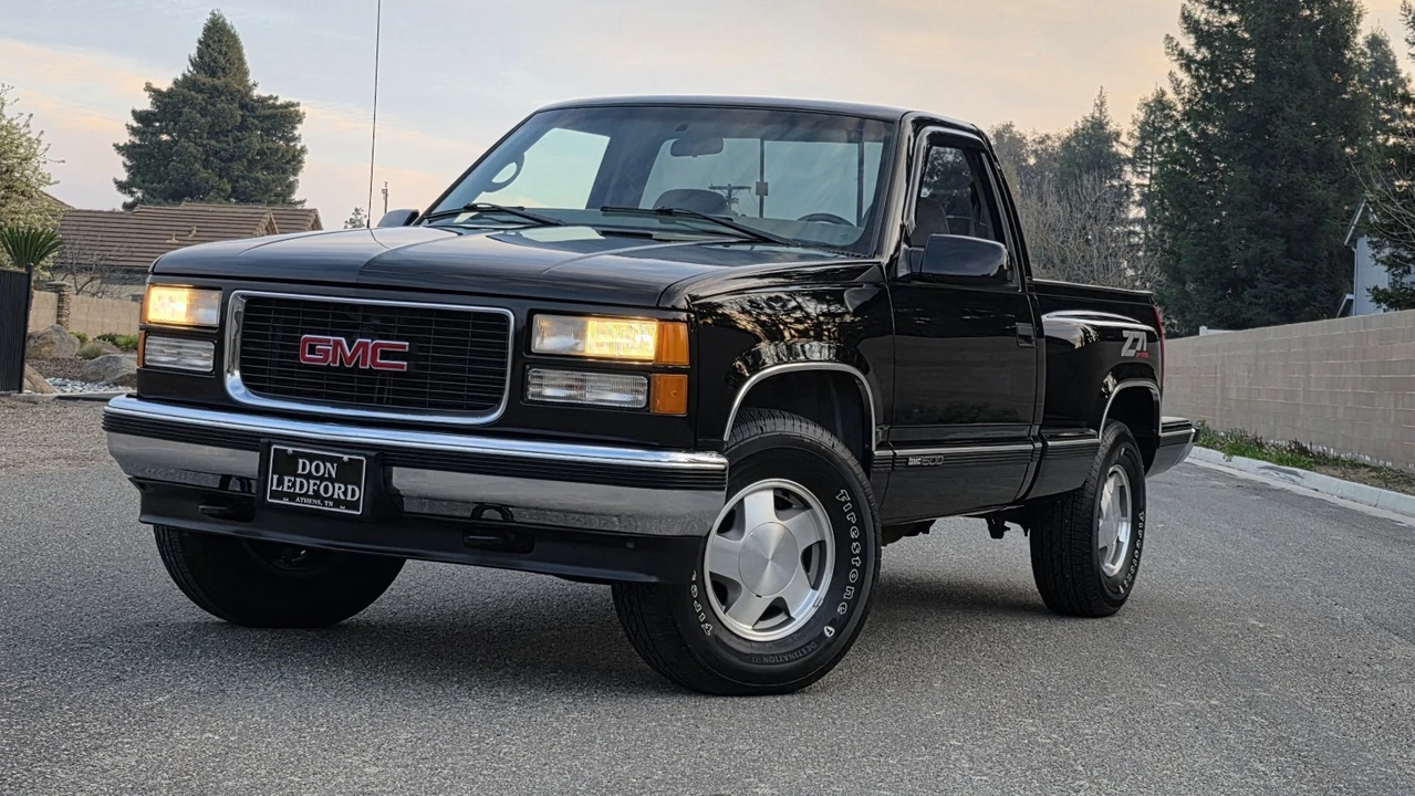 1998 GMC Sierra 1st Gen - Image 2 of 17