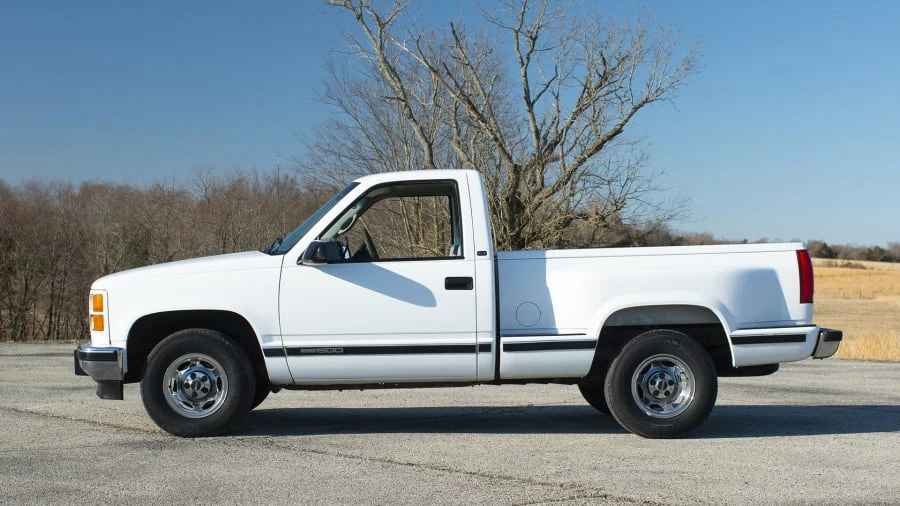 1998 GMC Sierra 1st Gen - Image 2 of 12