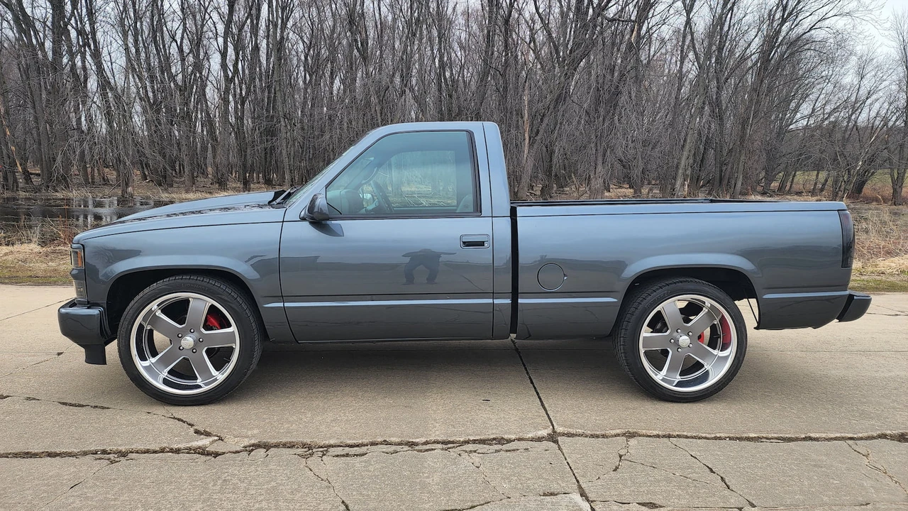1998 GMC Sierra 1st Gen - Image 2 of 10