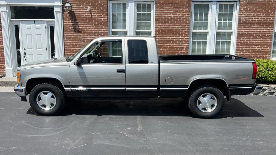 1998 GMC Sierra 1st Gen - Image 2 of 9